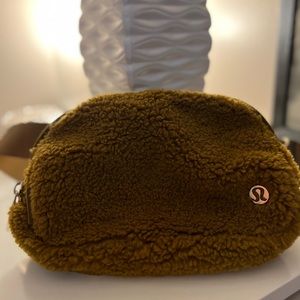 LULULEMON Fleece fanny pack